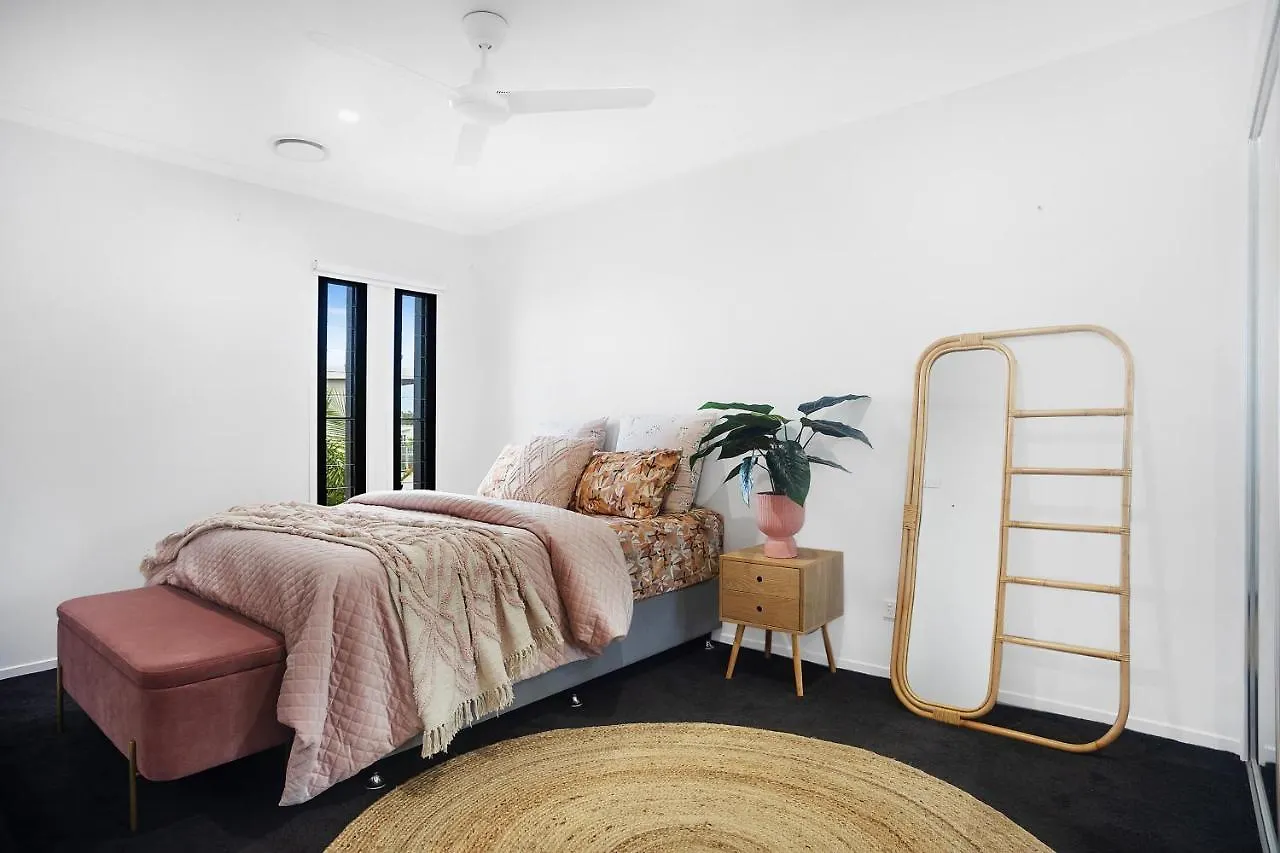 Executive, Modern Waterfront House Villa Maroochydore Australia