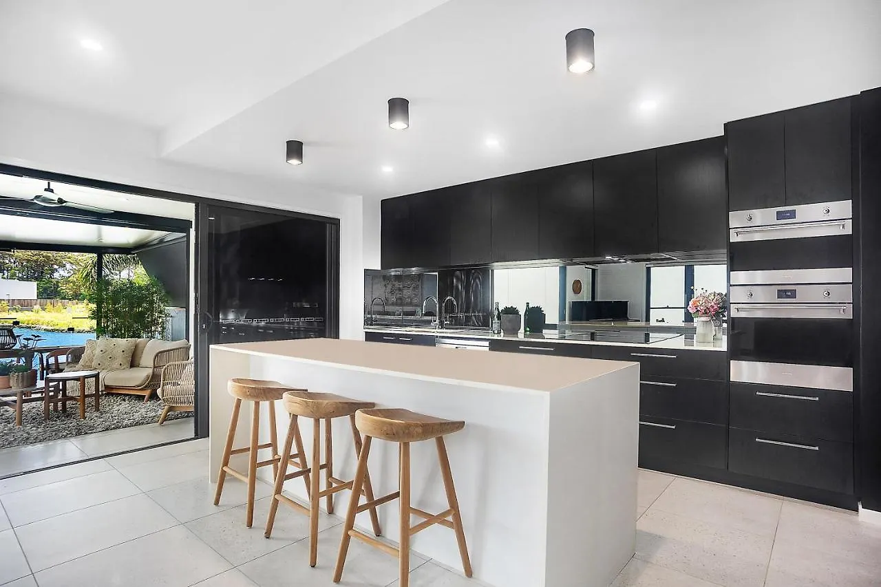 Executive, Modern Waterfront House Villa Maroochydore Holiday home