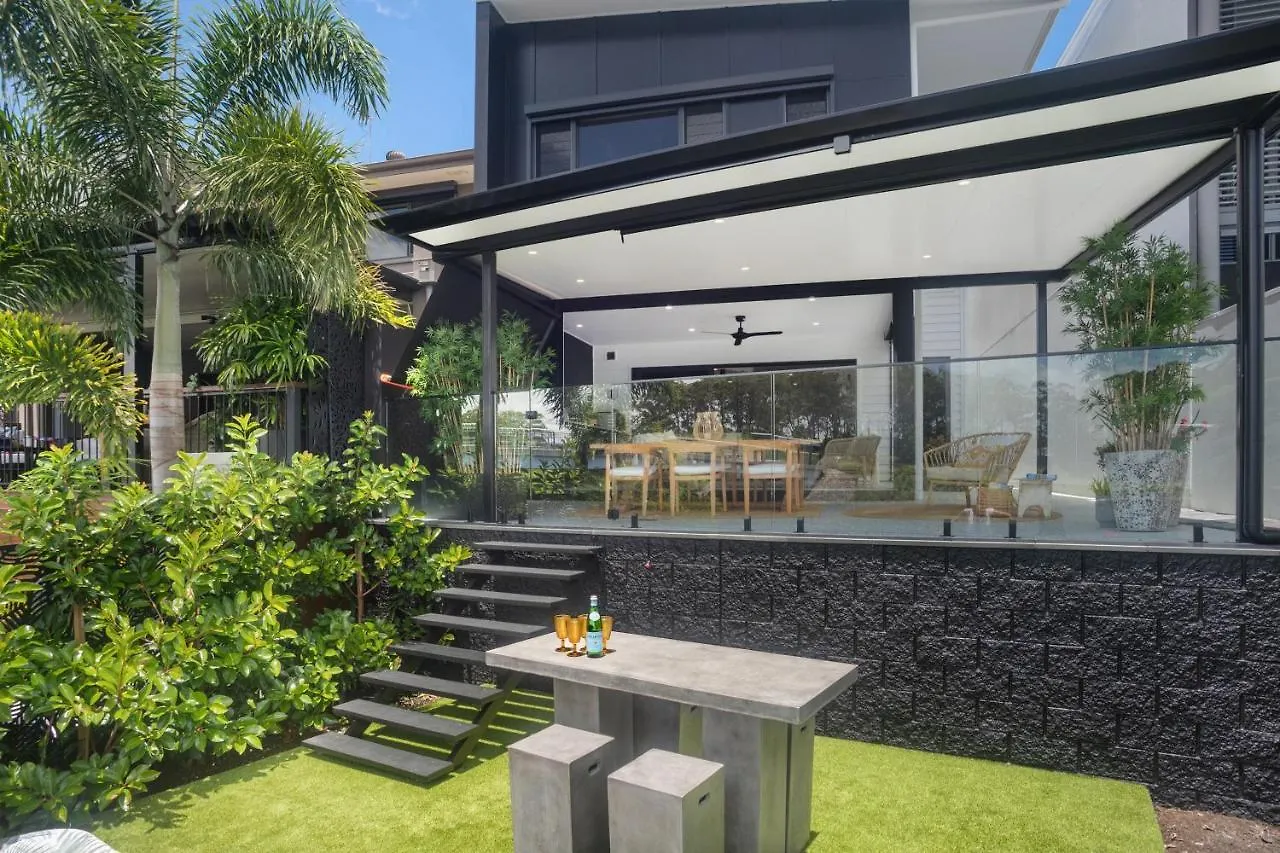 Holiday home Executive, Modern Waterfront House Villa Maroochydore Australia