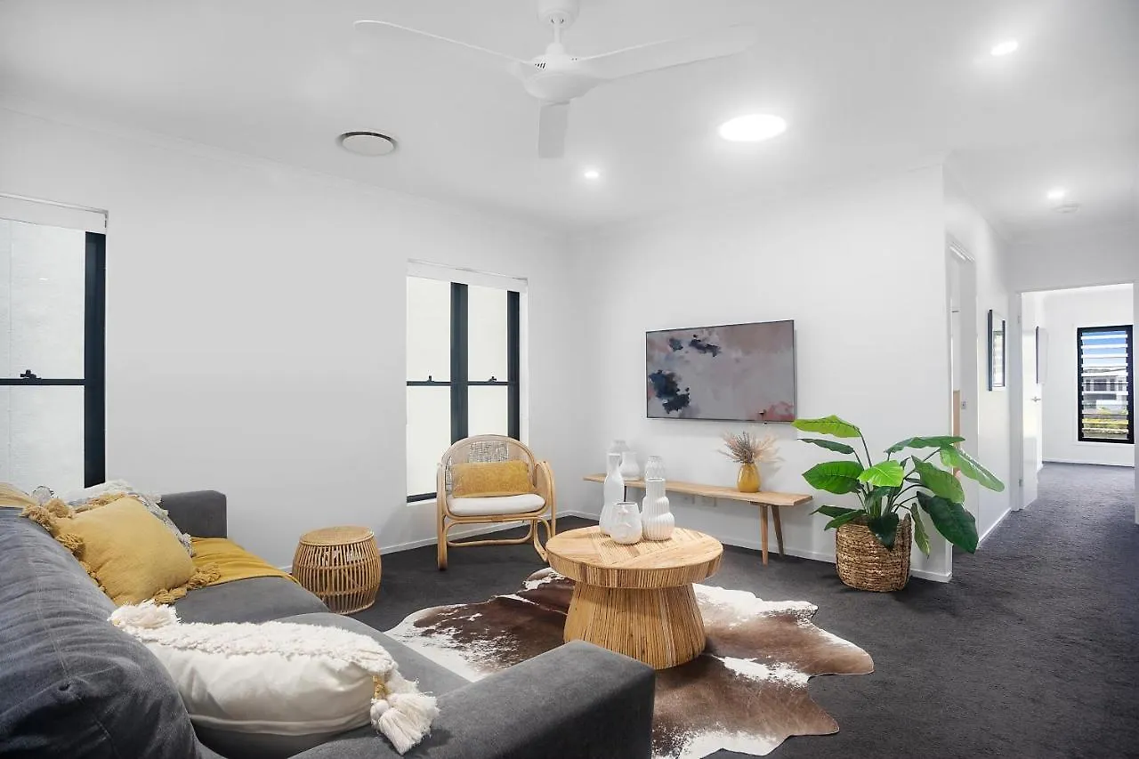 Holiday home Executive, Modern Waterfront House Villa Maroochydore