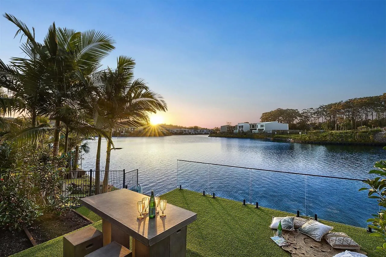 Holiday home Executive, Modern Waterfront House Villa Maroochydore