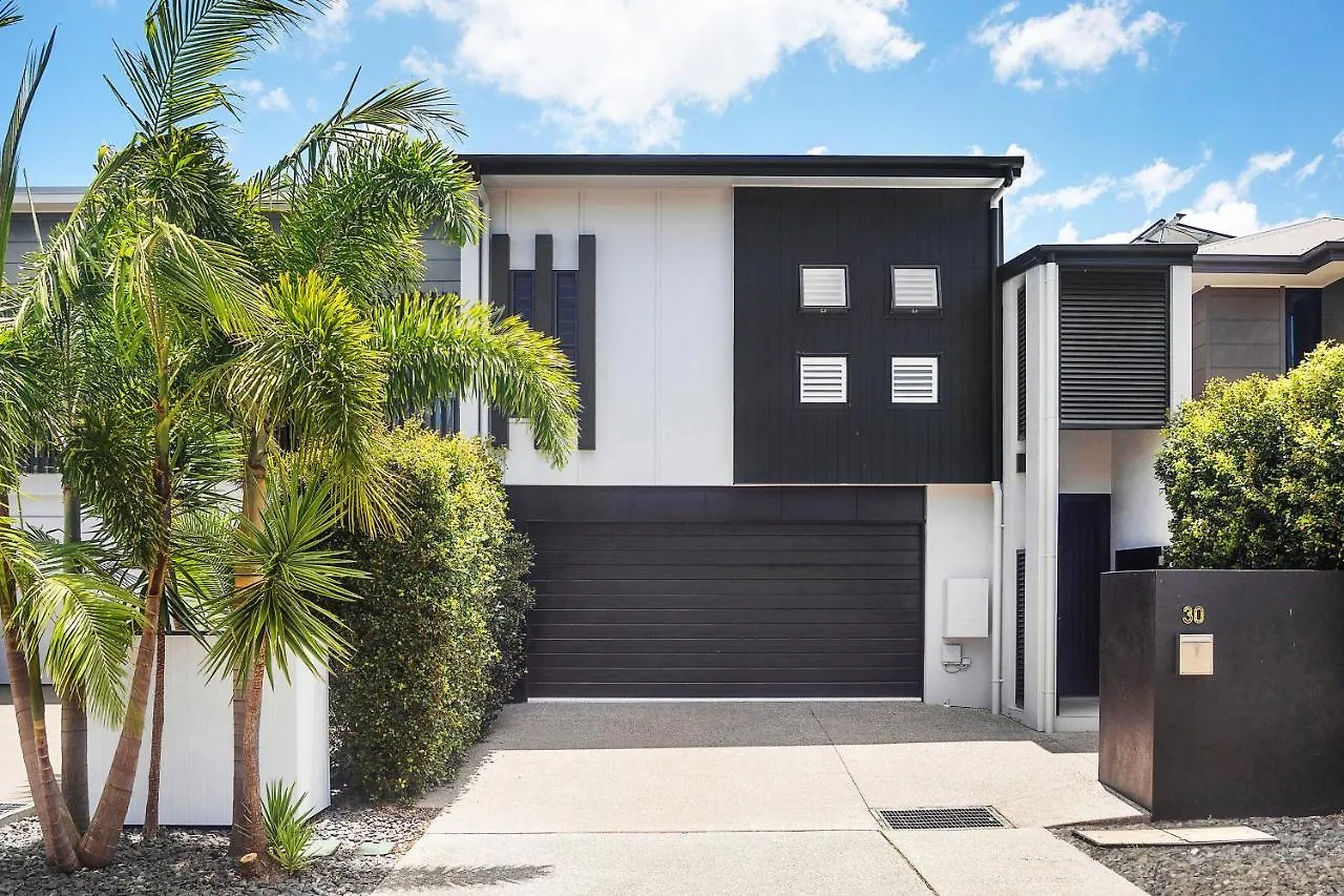 Holiday home Executive, Modern Waterfront House Villa Maroochydore